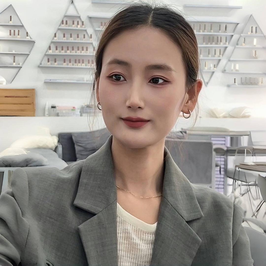 慕白婚纱礼服馆.小艳