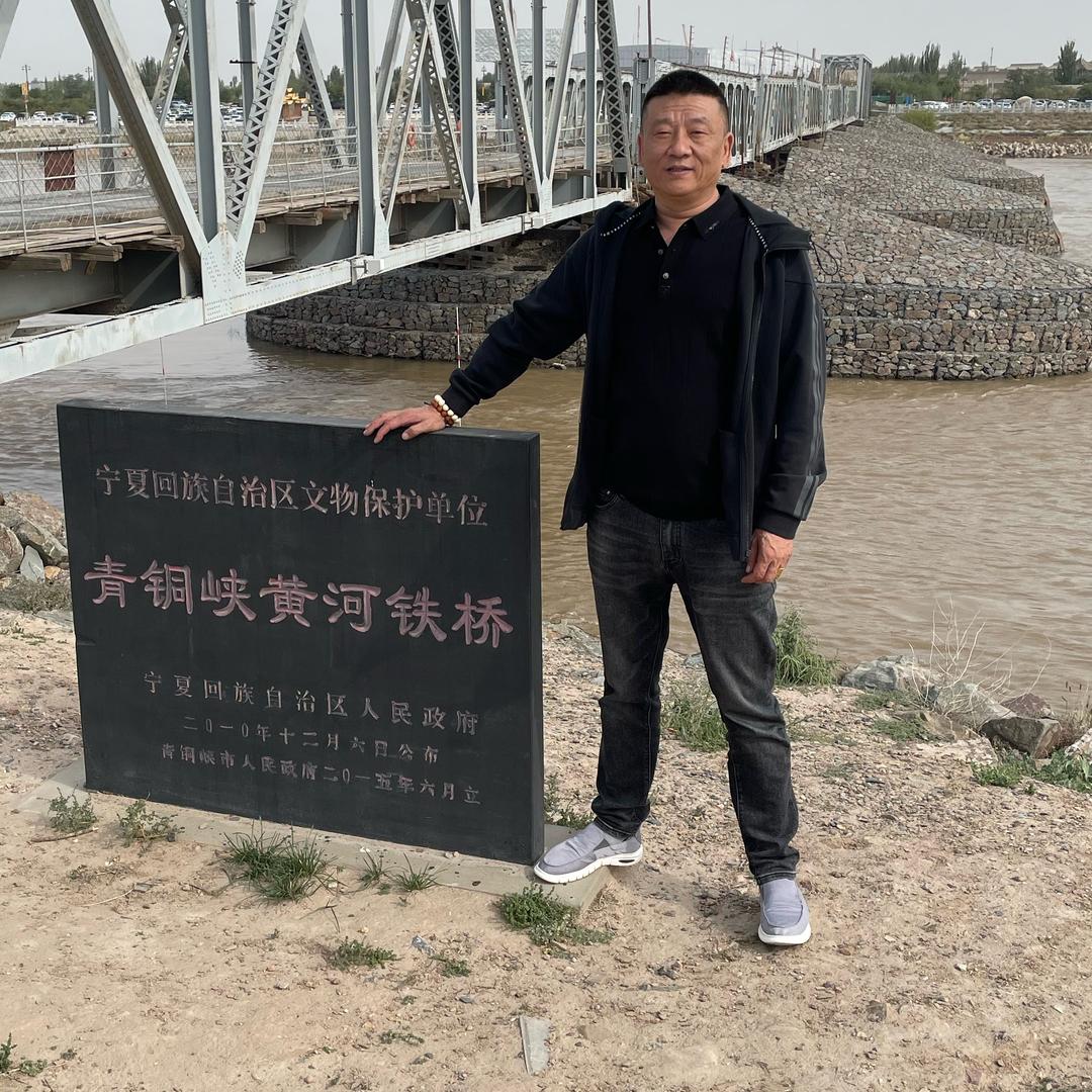 疯疯癫癫的大叔