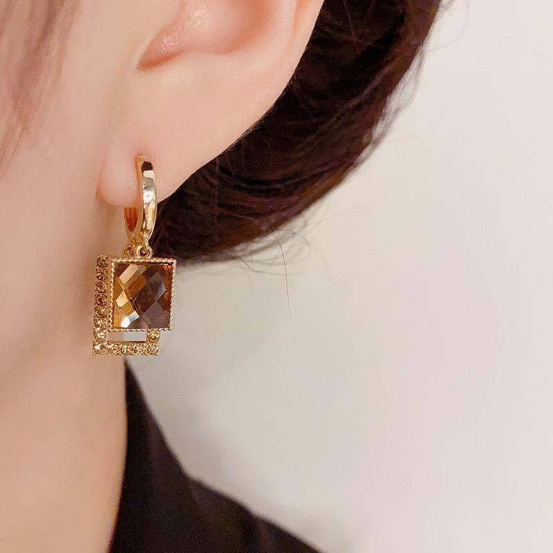 悦芙兰芷沅饰品专卖店