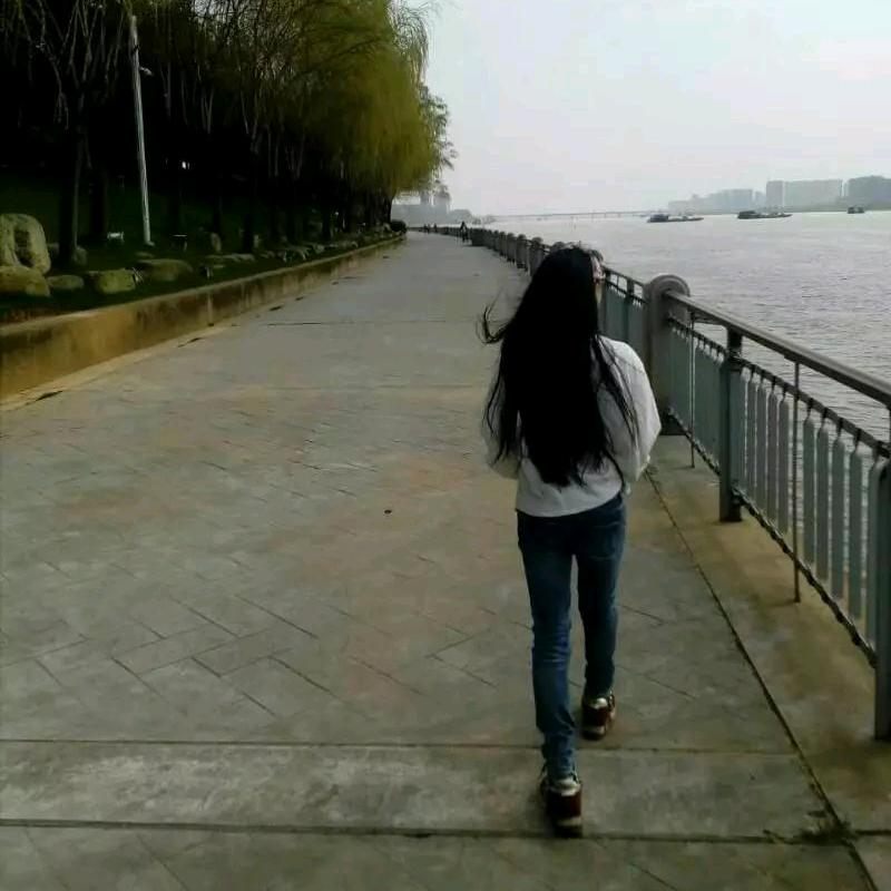 丽丽