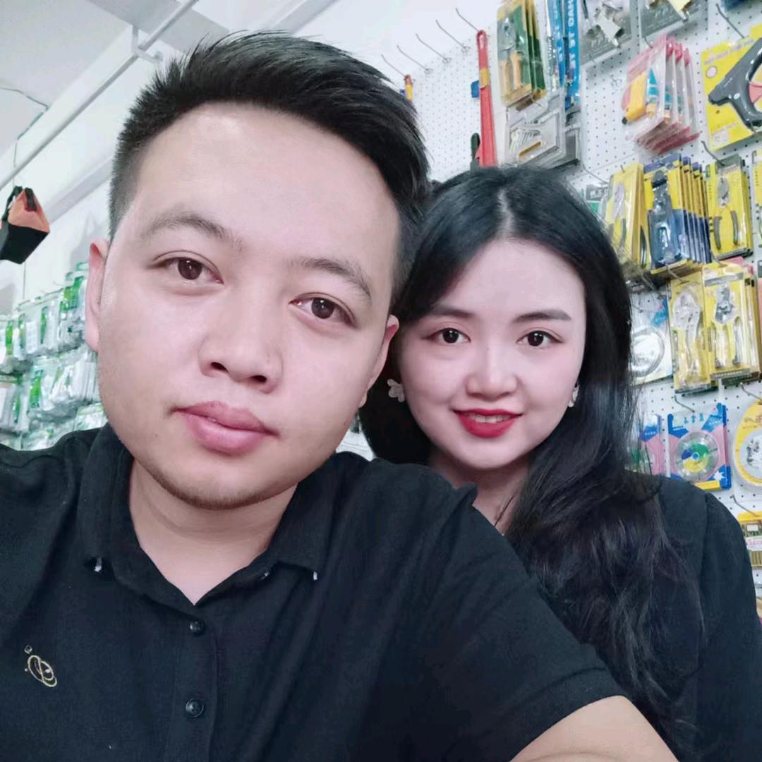 青河鸿华五金建材配送中心