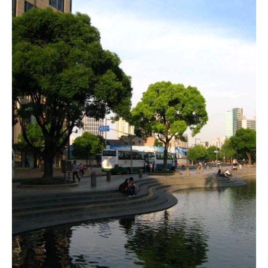 嗯