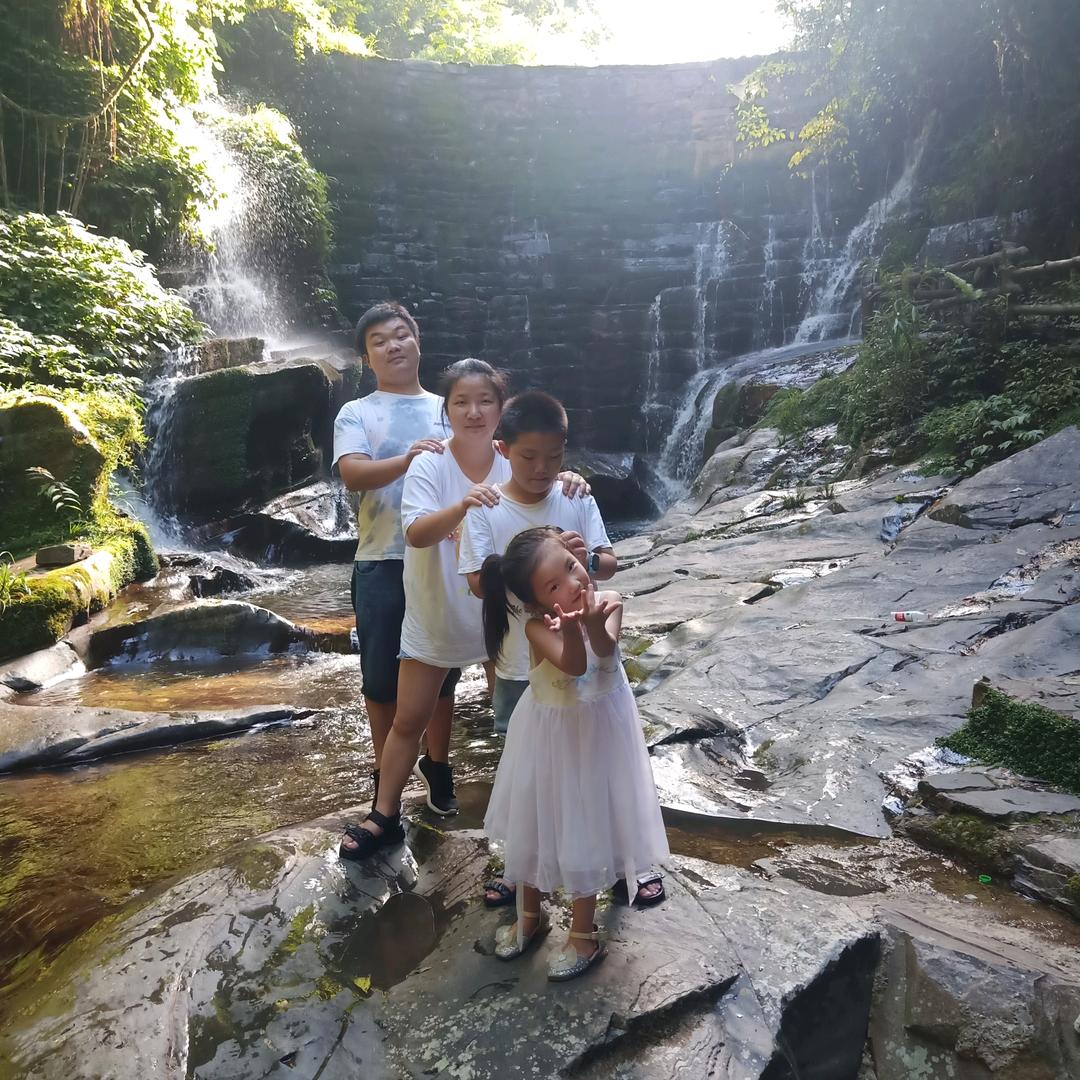 段秀红.佳友机械割草机