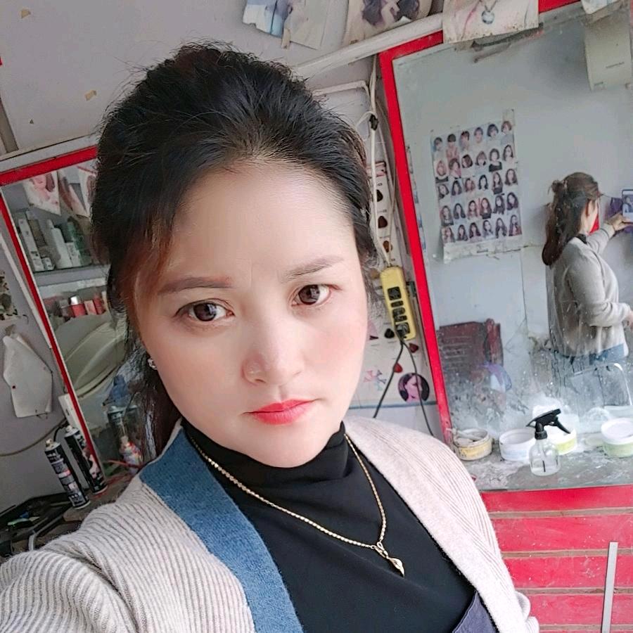 耿楼明星高端婚纱婚庆跟妆跟拍订婚宴布置
