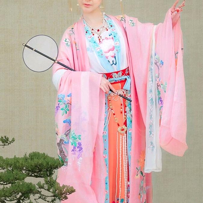 寒梅迎风吹