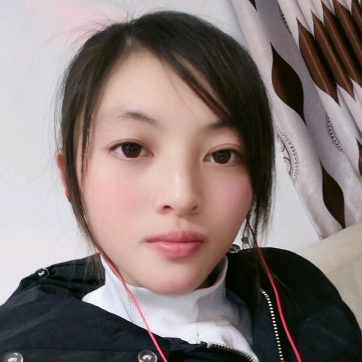 甜美虎牙妹