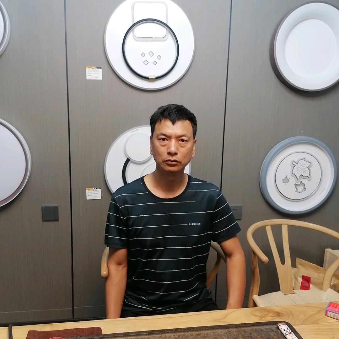 宾川卖灯霁哥
