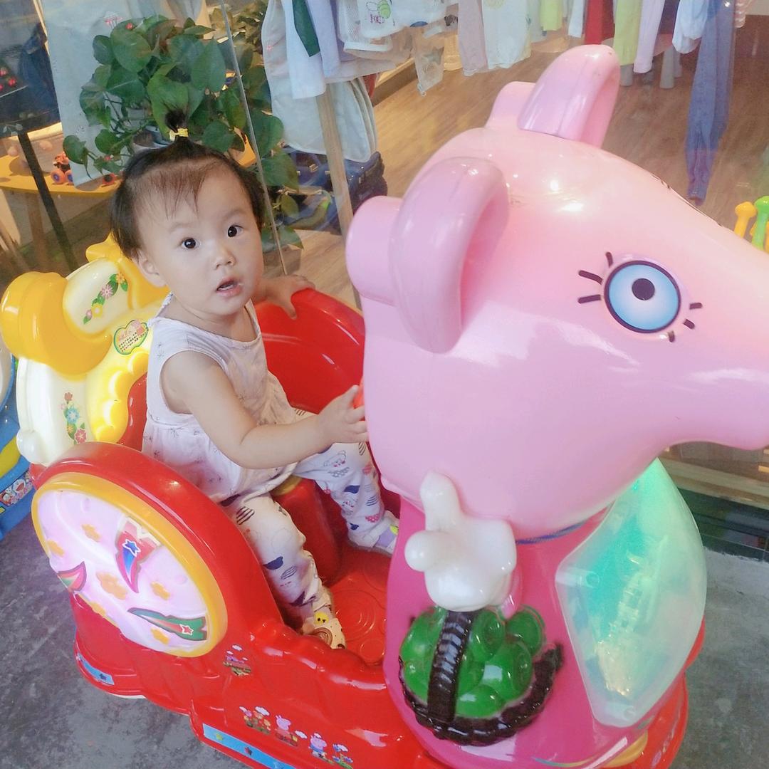 荣儿、辉腾膜业汽车贴膜