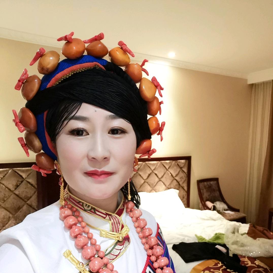 东门民族服装店