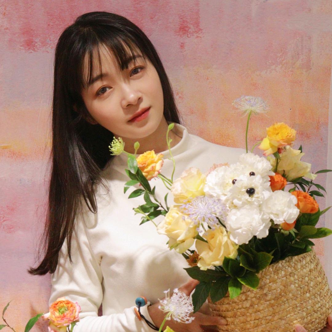伍月花开