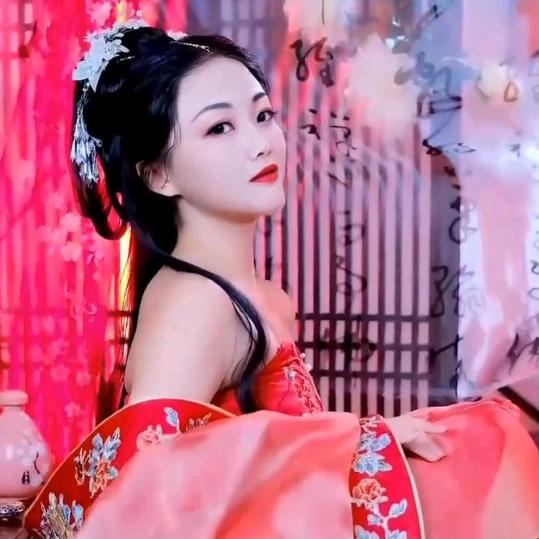 爱笑的燕子（分享大凉山糖心丑苹果）