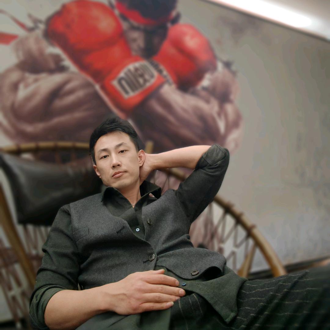 虾比划的小明