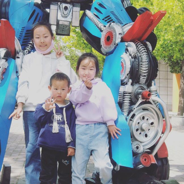 红太狼        家有  吉祥三宝