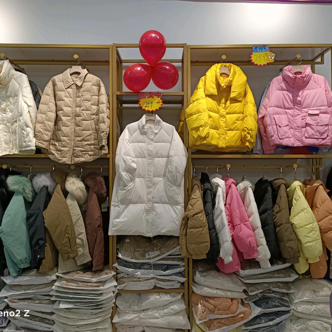 未来时代广场服装东区