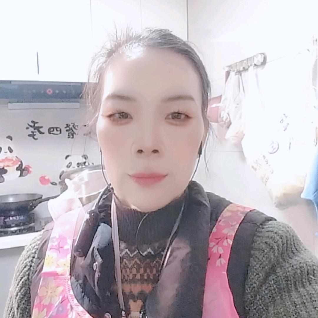 富婆，上午，十点半直播，橱窗里有好物