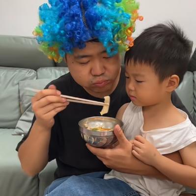 爱炫零食的丁丁🍔