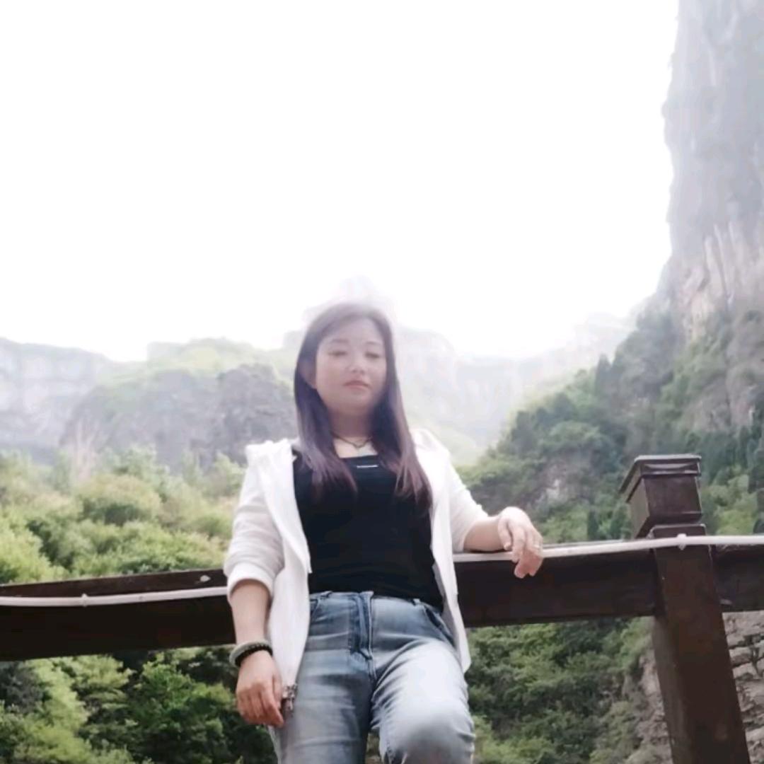 花姐野摊小火锅，牛肉面，手工水饺，凉拌