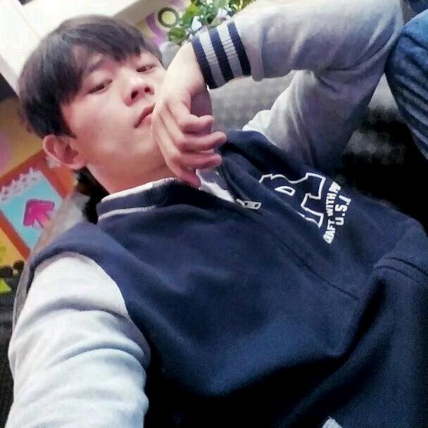 假笑的小旺仔。