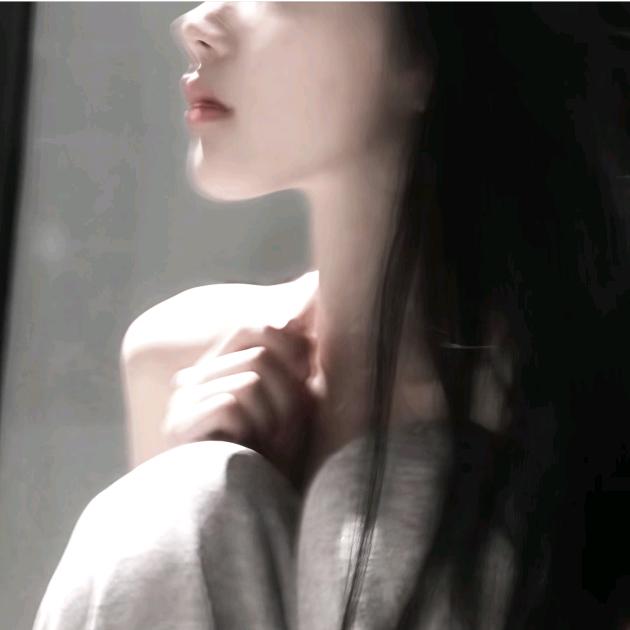 小栀.
