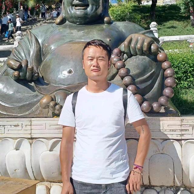 泸西華鑫门窗店