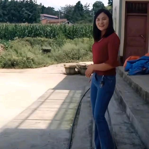 带刺的白玫瑰🌹(老厂伊人飘影)