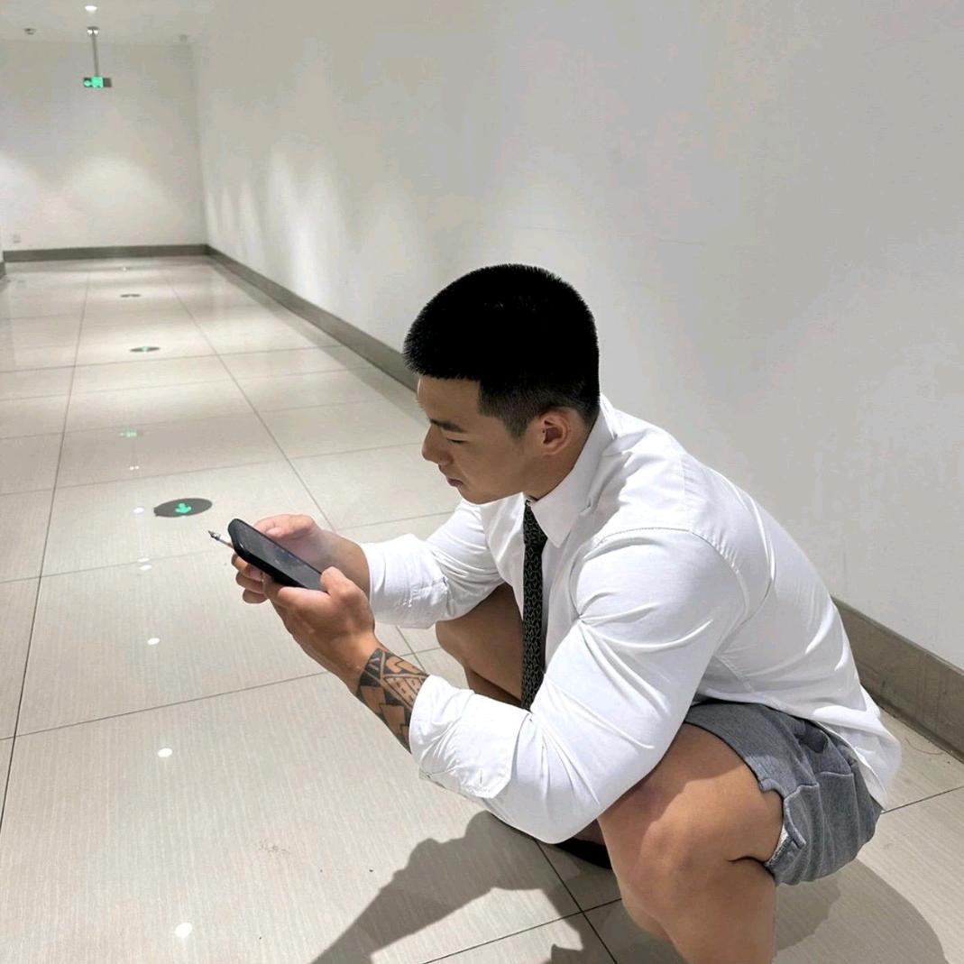 一个小giegie¹⁸⁰