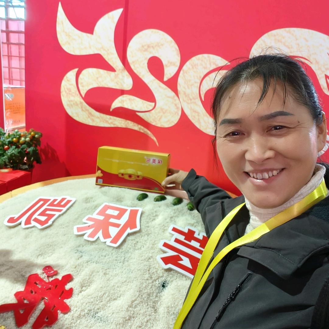 板桥镇社区居委会刘克凤