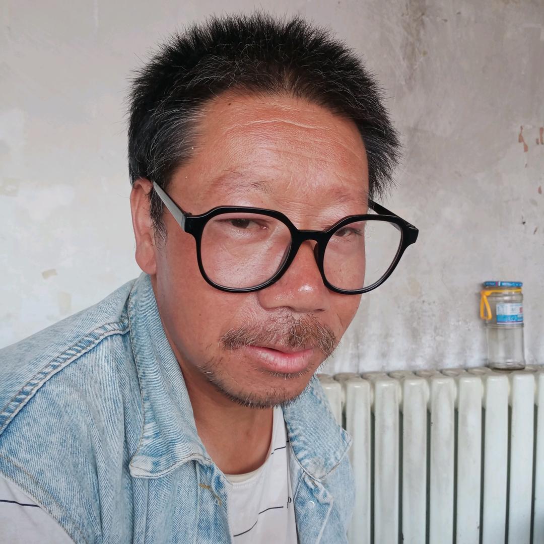 华歌，唱歌