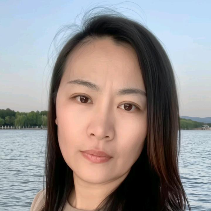 娄莉（单身可聊）