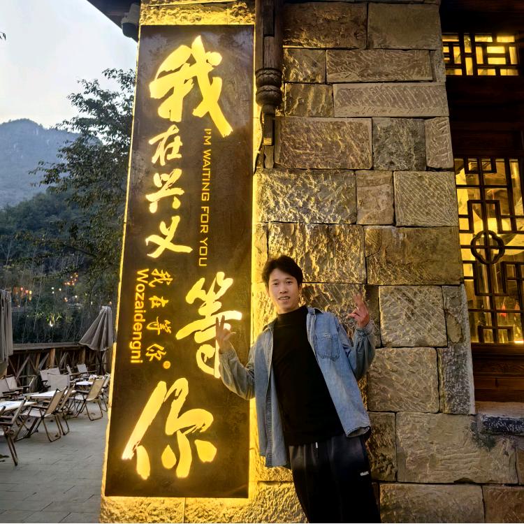 路灯下的影子🌈