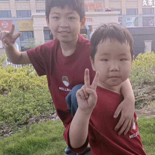 用微笑面对未来，我爱我家人。