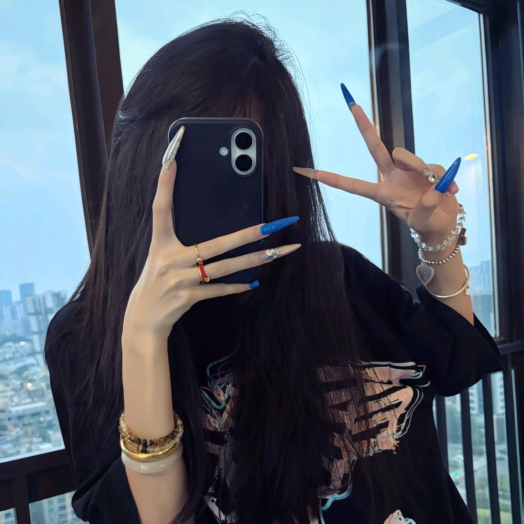 J·