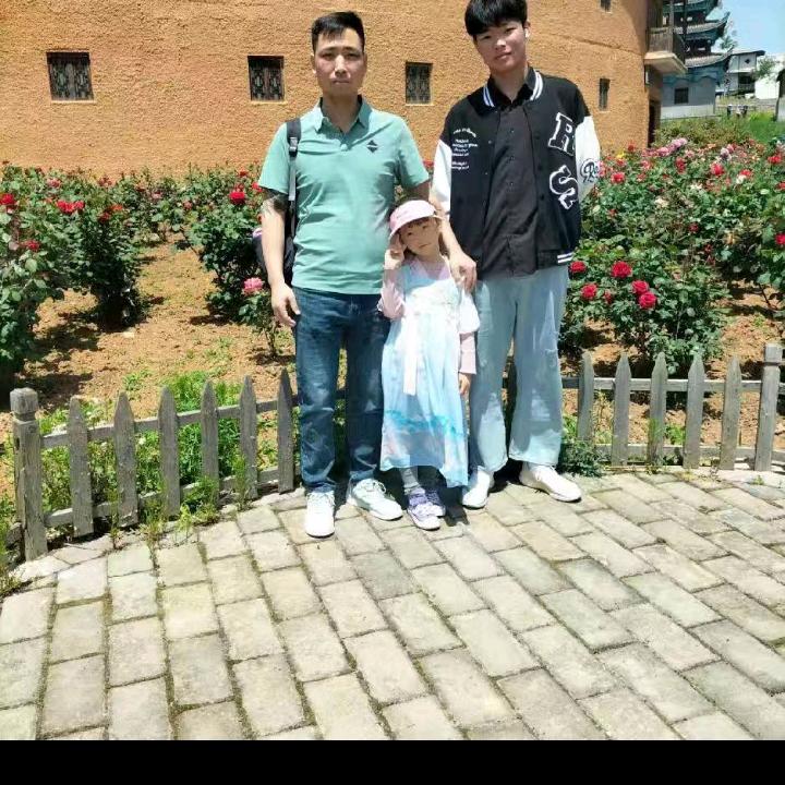 黄伟（鞋业）