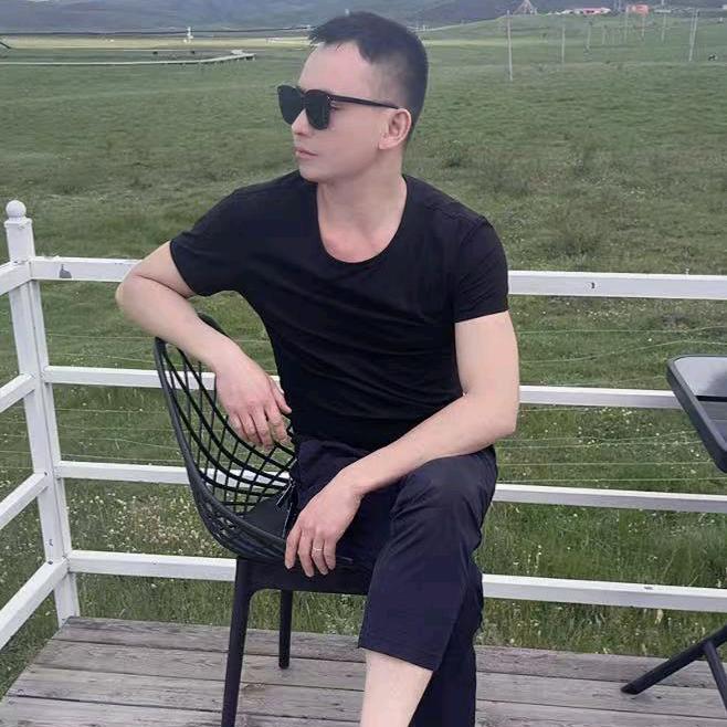 (•‿•)小曾禽苗｡◕‿◕｡