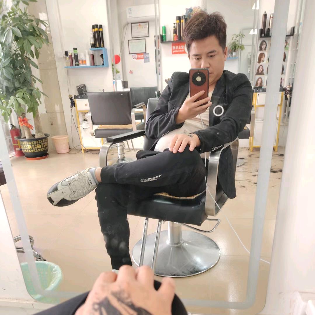 国潮形象设计.《店长阿斌》