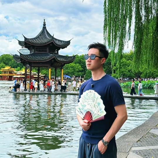 欧阳锋🐔小卖铺૮ ・ﻌ・ა