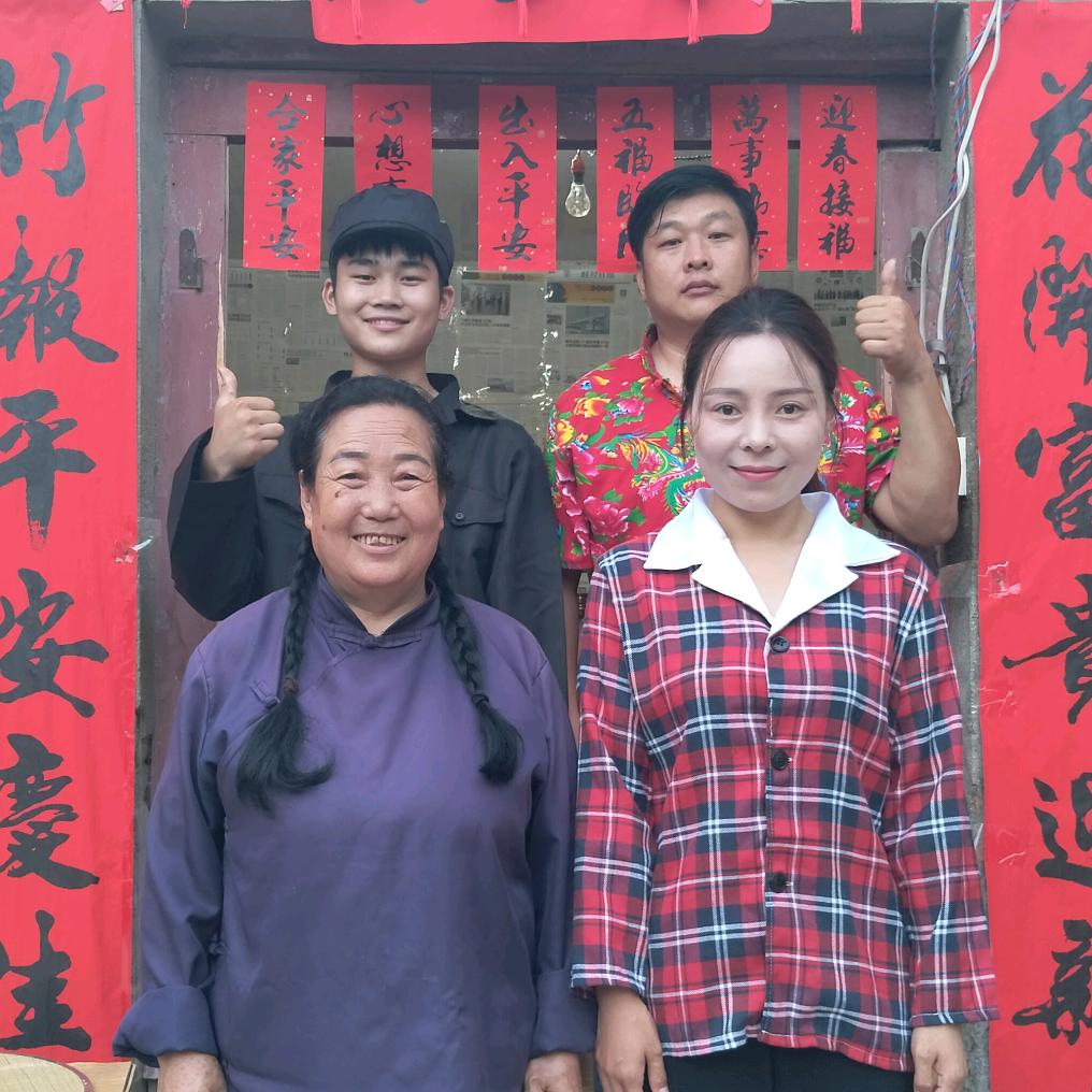阿伟农村一家人过年