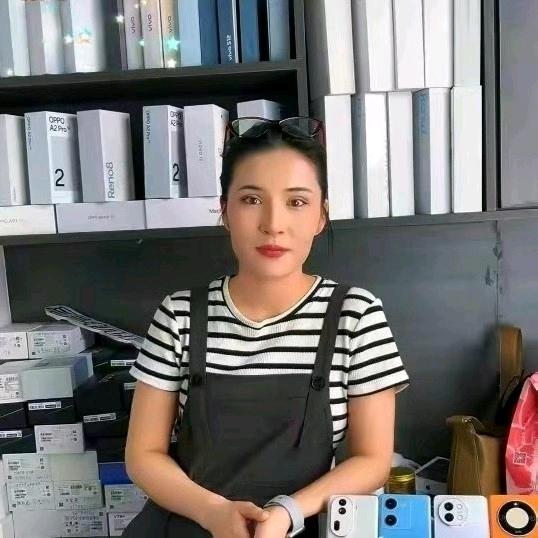 万栈卡木然手机通讯店