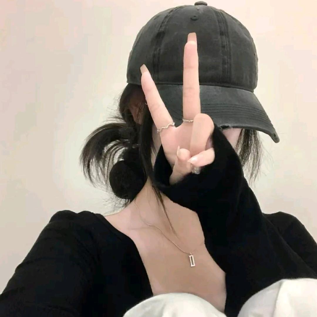 @ঞ兜里໊🌿半颗糖🍬: ℳ