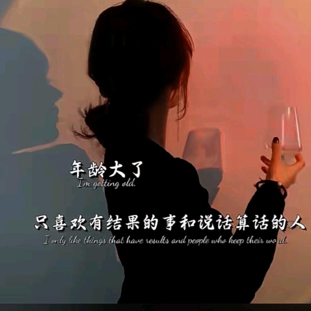 静静的看着