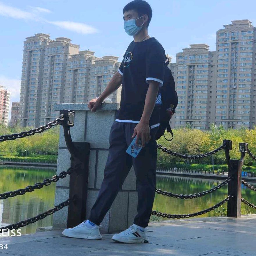 混小伙