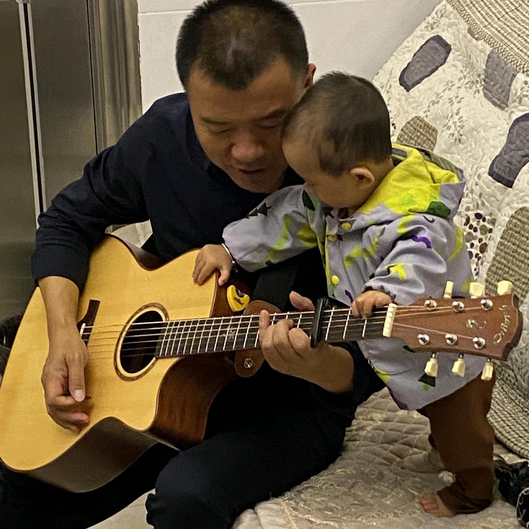 被挖土机耽误的吉他手😂$$$￥￥￥