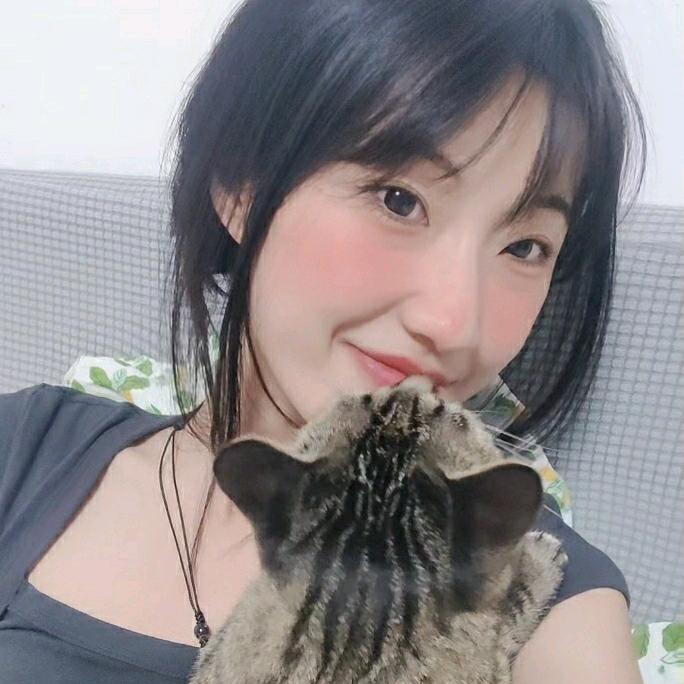 妮拉_