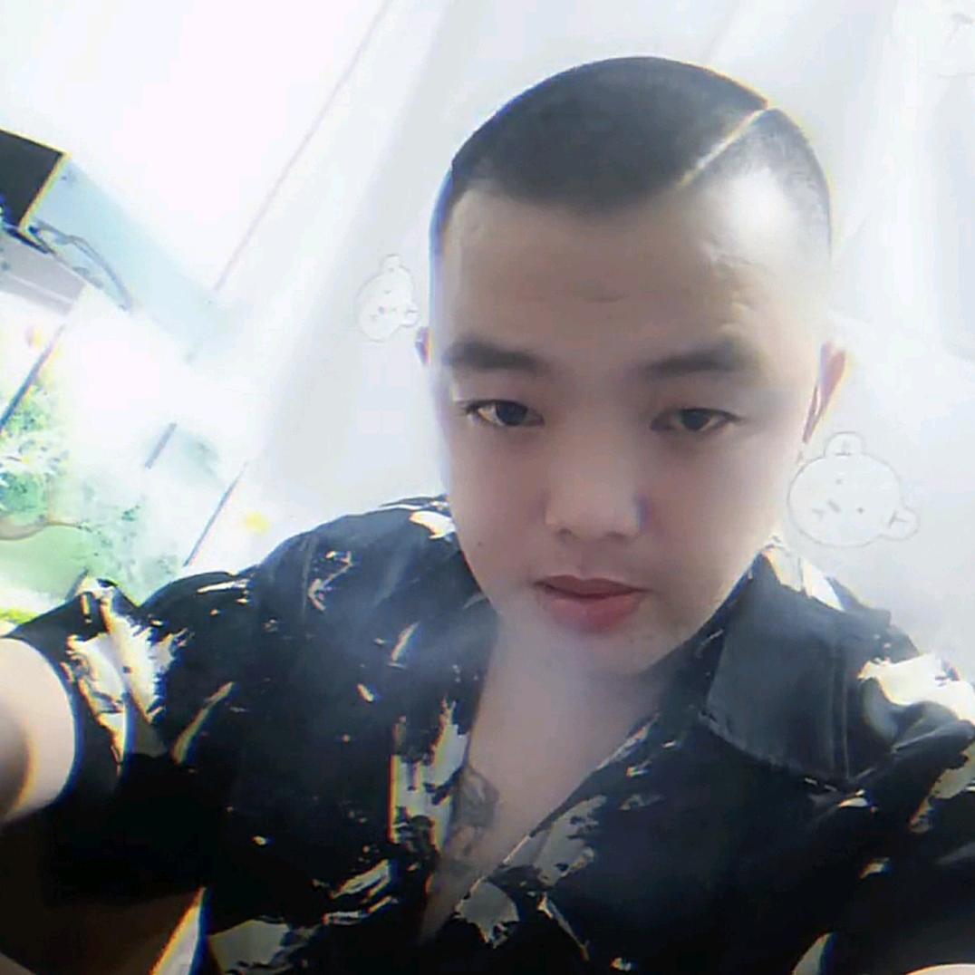 叾屾
