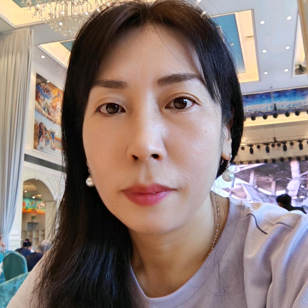 刘英
