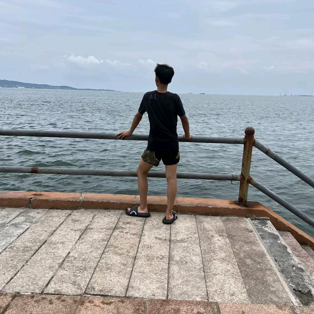 不会摔跤的小贤百货