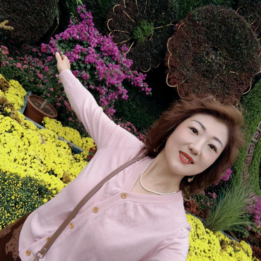 笑( 。• 👅 •。`)红颜♥