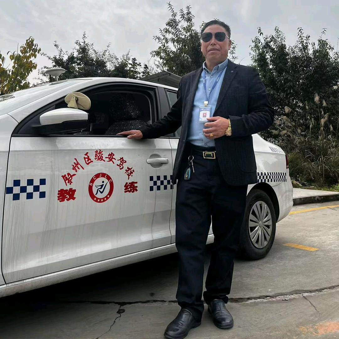 宜宾市叙州区骏安驾校教练员敖贵增
