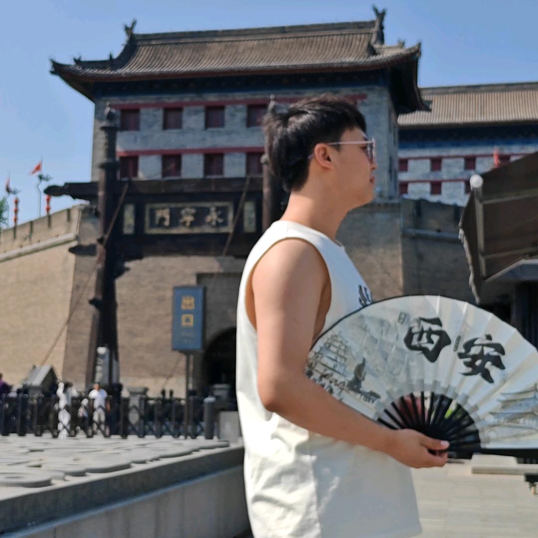 虹湾游泳馆店长杨教练