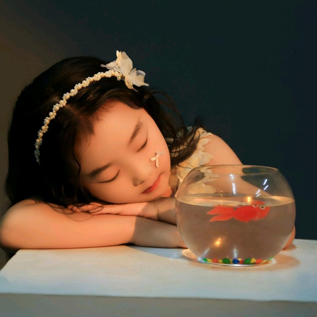 是爱笑的笑笑呀